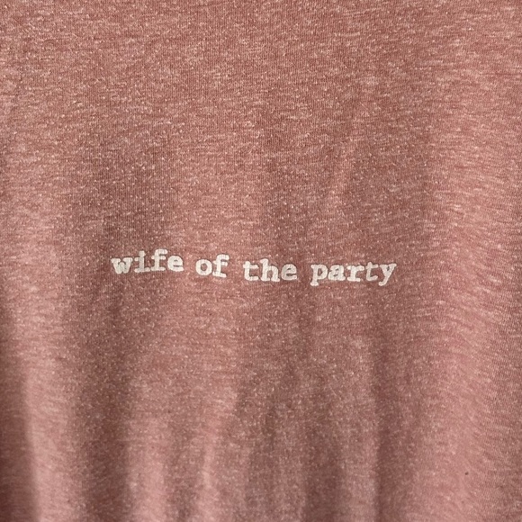 Hubs & Hers Wife of the Party T-Shirt Size Medium - Picture 6 of 8